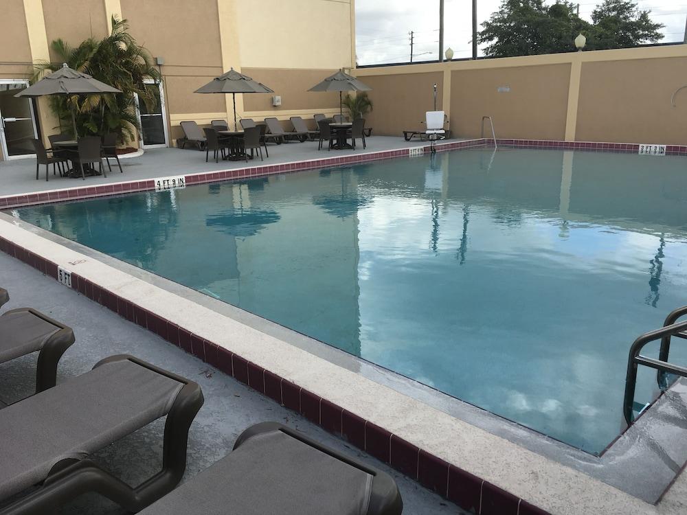 Quality Inn & Suites Winter Park Village Area Orlando Extérieur photo